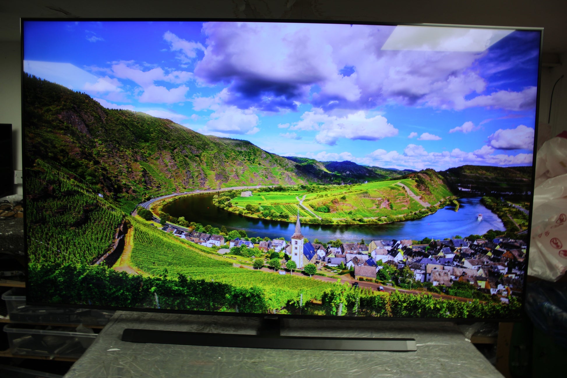 75" Samsung UE75AU7100 4K HDR Crystal Smart LED TV - image 4