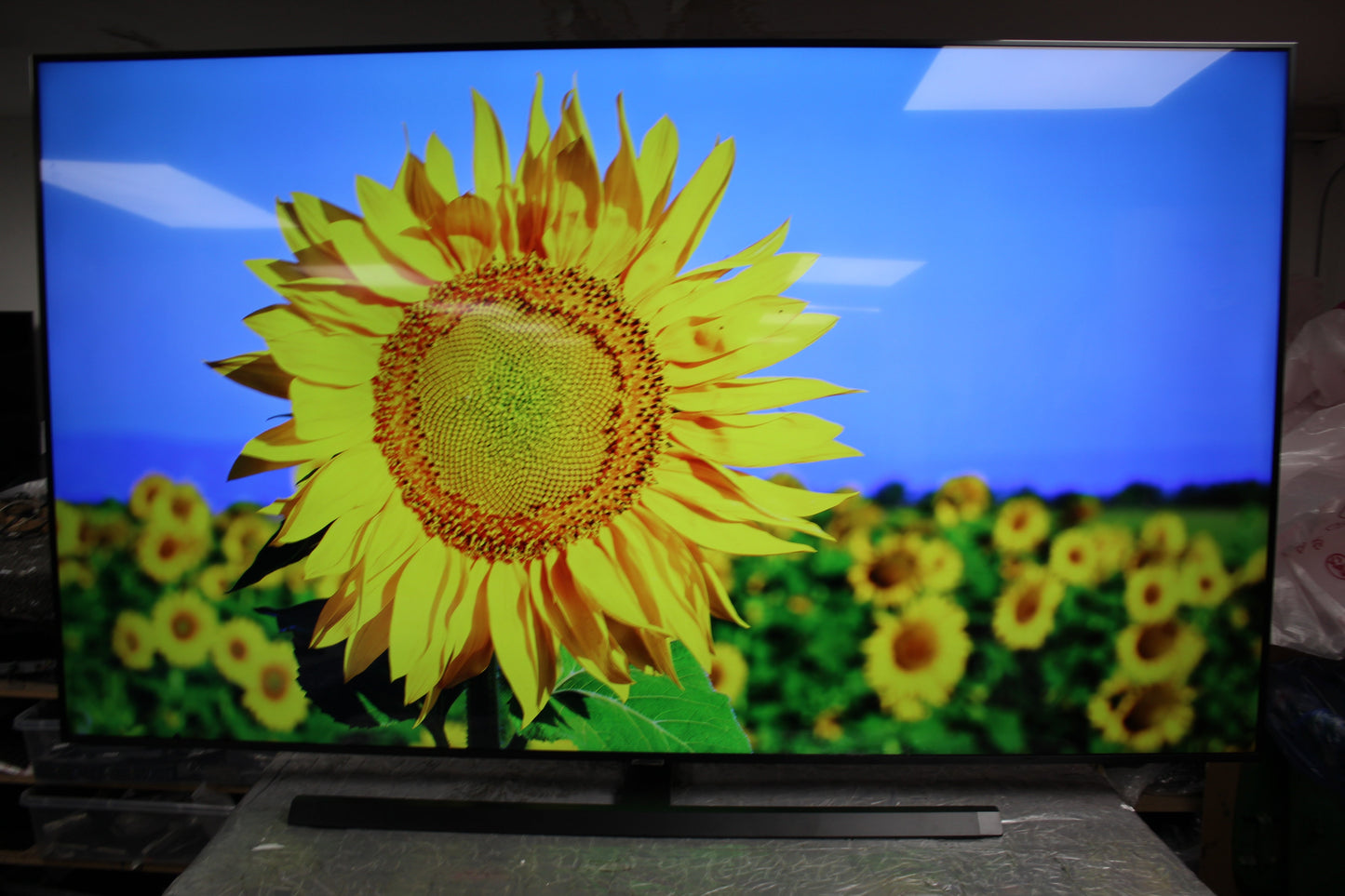 75" Samsung UE75AU7100 4K HDR Crystal Smart LED TV - image 5